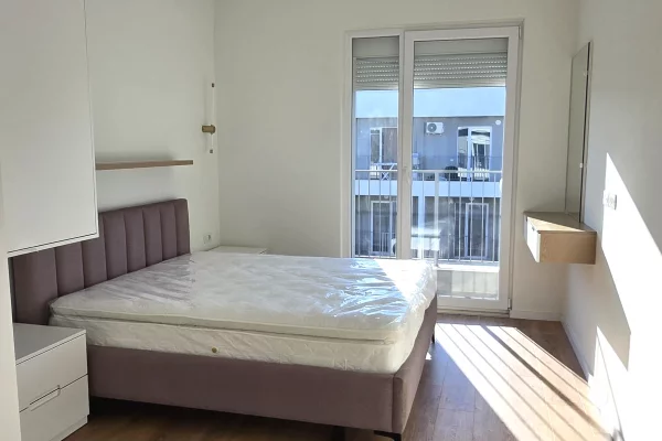 Shtepi me qera Apartament ne Tirane, 3+1, Mobilimi E mobiluar, Pagesa 60,000  Leke.