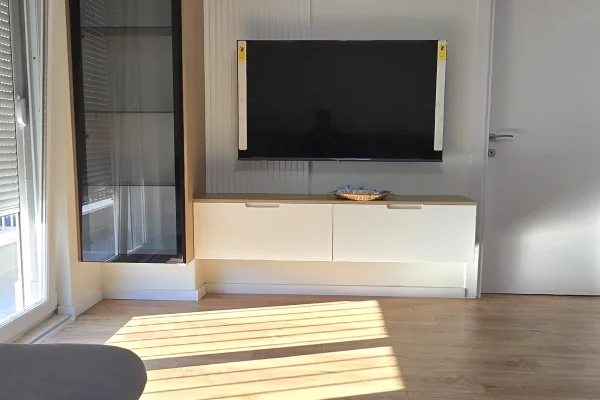 Shtepi me qera Apartament ne Tirane, 3+1, Mobilimi E mobiluar, Pagesa 60,000  Leke.