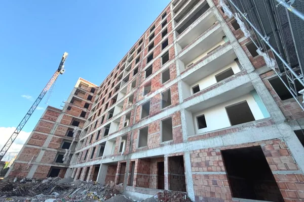 Shtepi ne shitje Apartament ne Tirane, 3+1, Mobilimi Bosh, pa mobiluar, Pagesa 91,000  Euro.