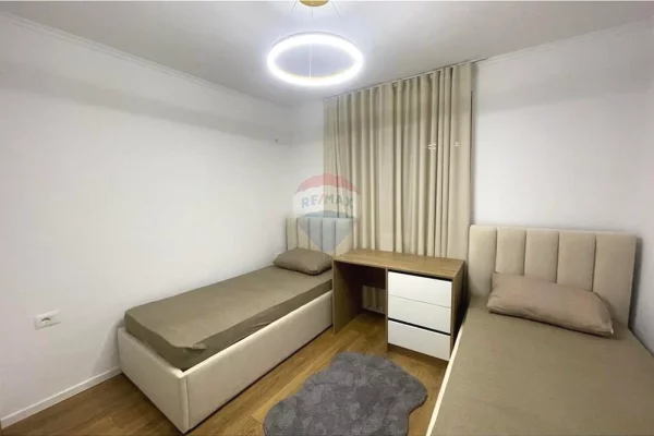 Shtepi me qera Apartament ne Tirane, 2+1, Mobilimi E mobiluar, Pagesa 700  Euro.