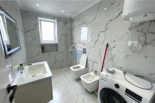 Shtepi me qera Apartament ne Tirane, 2+1, Mobilimi E mobiluar, Pagesa 700  Euro.