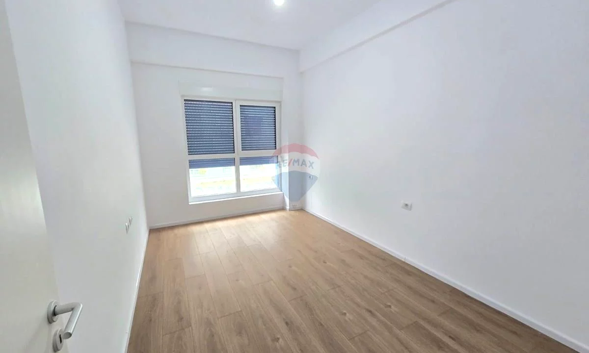 Shtepi ne shitje Apartament ne Tirane, 1+1, Mobilimi Bosh, pa mobiluar, Pagesa 107,000  Euro.
