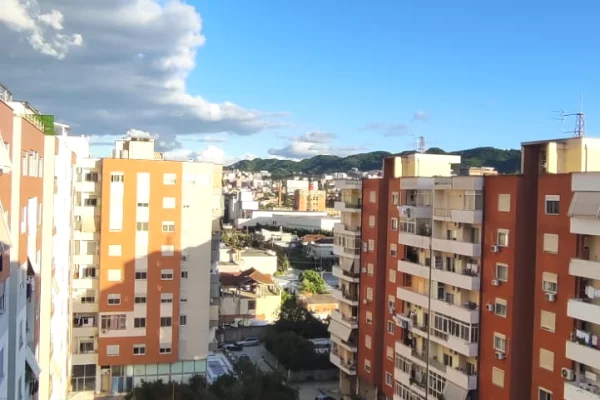 Shtepi me qera Apartament ne Tirane, 1+1, Mobilimi E mobiluar, Pagesa 40,000  Leke.
