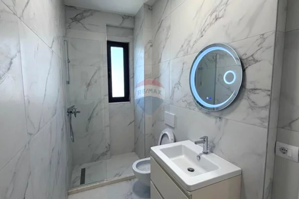 Shtepi me qera Apartament ne Tirane, 2+1, Mobilimi E mobiluar, Pagesa 70,000  Leke.