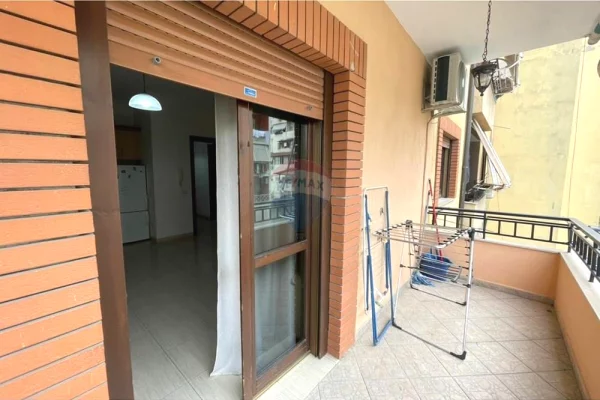 Shtepi me qera Apartament ne Tirane, 1+1, Mobilimi E mobiluar, Pagesa 55,000  Leke.
