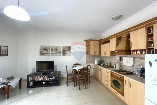 Shtepi me qera Apartament ne Tirane, 1+1, Mobilimi E mobiluar, Pagesa 55,000  Leke.