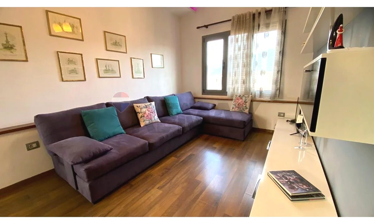 Shtepi me qera Apartament ne Tirane, 2+1, Mobilimi E mobiluar, Pagesa 70,000  Leke.