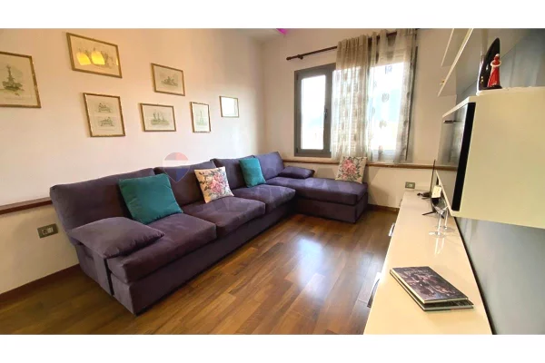 Shtepi me qera 2+1 ne Tirane - 70,000 Leke