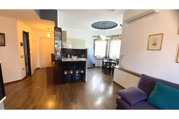 Shtepi me qera Apartament ne Tirane, 2+1, Mobilimi E mobiluar, Pagesa 70,000  Leke.