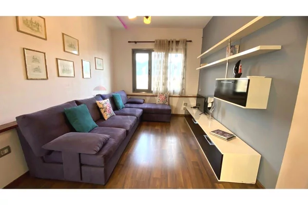 Shtepi me qera Apartament ne Tirane, 2+1, Mobilimi E mobiluar, Pagesa 70,000  Leke.