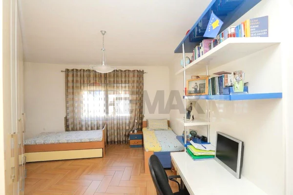 Shtepi me qera Apartament ne Tirane, 3+1, Mobilimi E mobiluar, Pagesa 80,000  Leke.