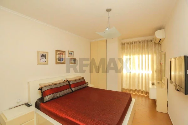 Shtepi me qera Apartament ne Tirane, 3+1, Mobilimi E mobiluar, Pagesa 80,000  Leke.