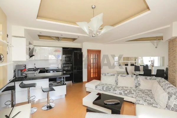 Shtepi me qera Apartament ne Tirane, 3+1, Mobilimi E mobiluar, Pagesa 80,000  Leke.