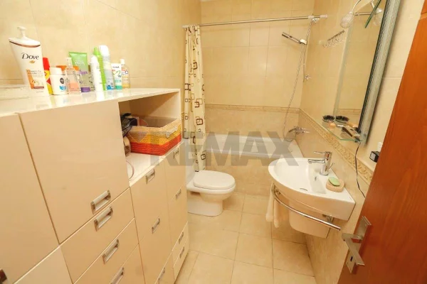 Shtepi me qera Apartament ne Tirane, 3+1, Mobilimi E mobiluar, Pagesa 80,000  Leke.
