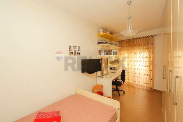 Shtepi me qera Apartament ne Tirane, 3+1, Mobilimi E mobiluar, Pagesa 80,000  Leke.
