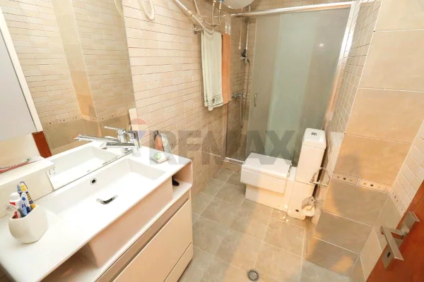 Shtepi me qera Apartament ne Tirane, 3+1, Mobilimi E mobiluar, Pagesa 80,000  Leke.