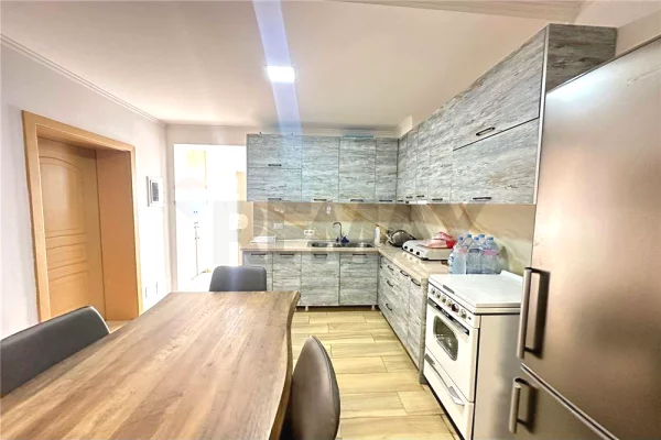 Shtepi me qera Apartament ne Tirane, 2+1, Mobilimi E mobiluar, Pagesa 600  Euro.
