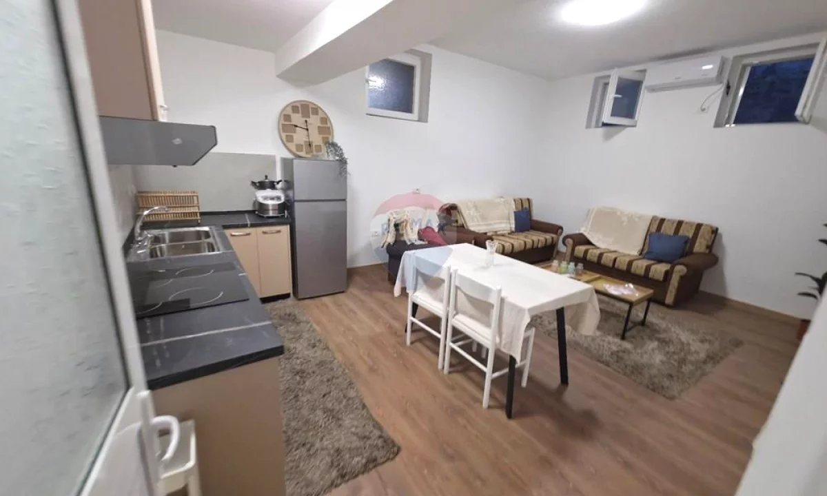 Shtepi me qera Shtepi Private ne Tirane, 1+1, Mobilimi E mobiluar, Pagesa 45,000  Leke.