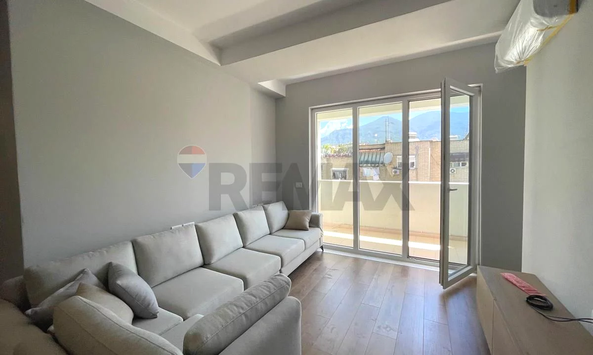 Shtepi me qera Apartament ne Tirane, 3+1, Mobilimi E mobiluar, Pagesa 55,000  Leke.
