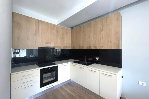 Shtepi me qera Apartament ne Tirane, 3+1, Mobilimi E mobiluar, Pagesa 55,000  Leke.