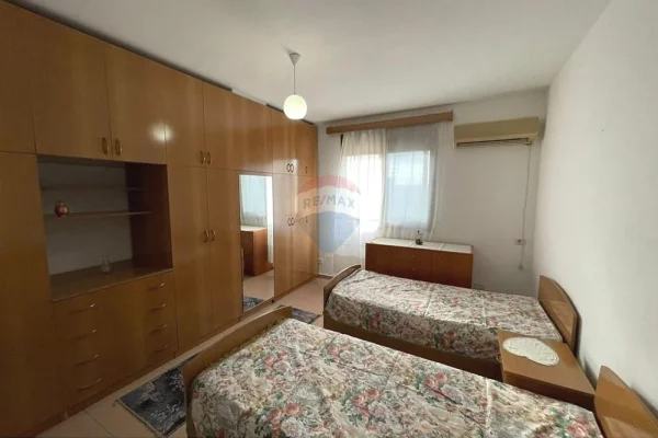 Apartament - Për Qira - Tregu I Medresesë, Tiranë
