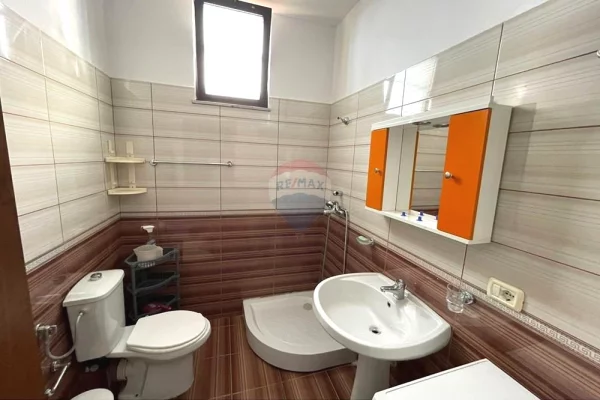 Shtepi me qera Apartament ne Tirane, 1+1, Mobilimi E mobiluar, Pagesa 40,000  Leke.