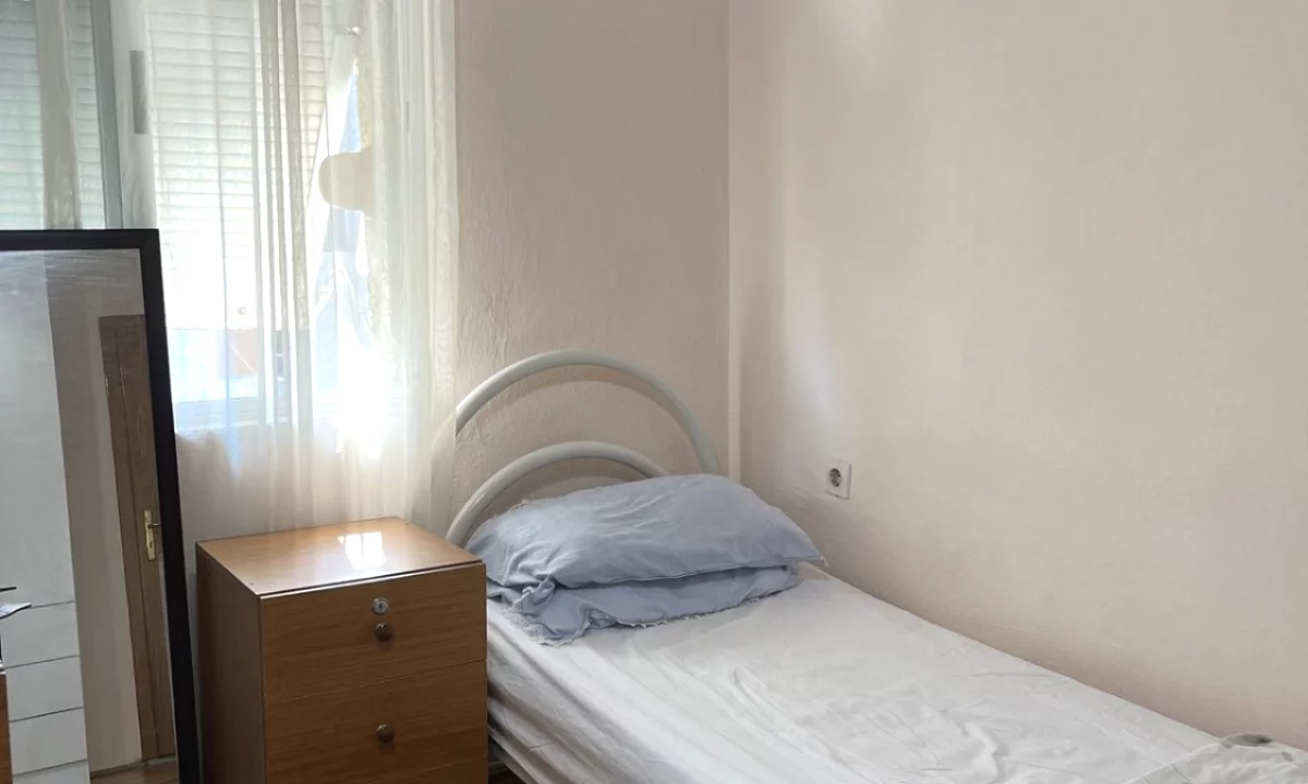 Shtepi me qera Apartament ne Tirane, 2+1, Mobilimi E mobiluar, Pagesa 11,600  Leke.