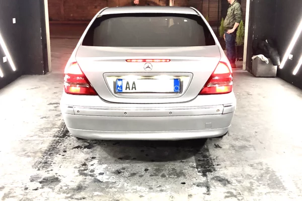 Makina ne shitje ne Tirane, Mercedes-Benz, 2005 Diesel,Kambio Automatik Pagesa 270,000  Leke.