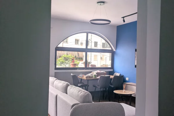 Jepet shtepi me qera