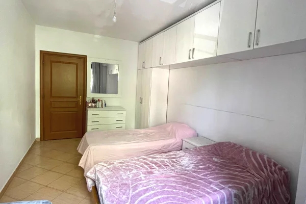 Shtepi me qera 2+1 ne Tirane - 10,000 Leke