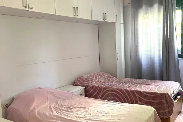 Shtepi me qera Apartament ne Tirane, 2+1, Mobilimi E mobiluar, Pagesa 10,000  Leke.
