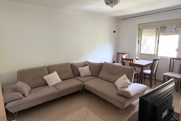 Shtepi me qera 2+1 ne Tirane - 45,000 Leke
