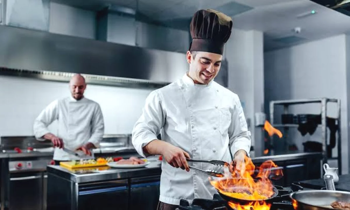 Offerte di lavoro a Himara, Profession Kuzhinjer per antipasta , Principiante/Poca esperienza, Pagamento 150,000  Leke.