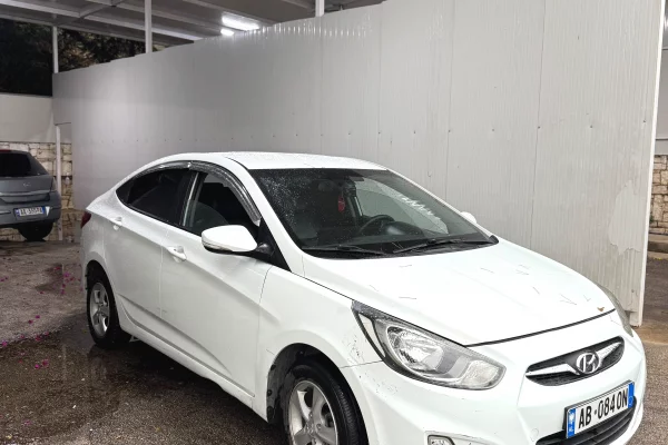 Makina ne shitje ne Tirane - 400,000 Leke