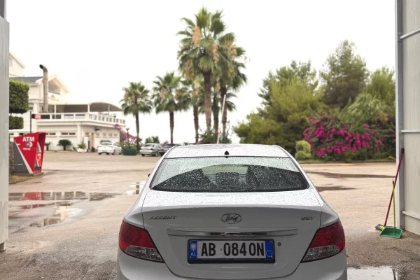 Makina ne shitje ne Tirane, Hyundai, 2013 Diesel,Kambio Automatik Pagesa 400,000  Leke.