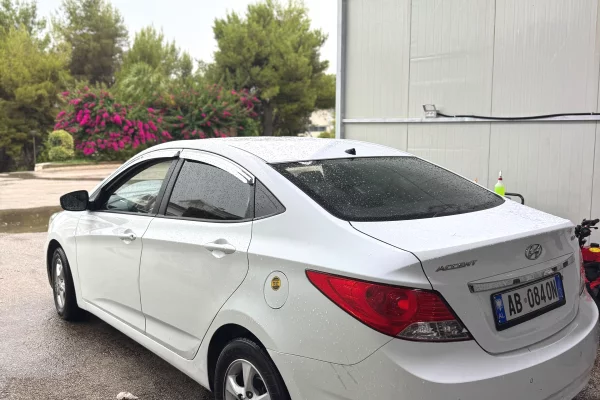 Makina ne shitje ne Tirane, Hyundai, 2013 Diesel,Kambio Automatik Pagesa 400,000  Leke.