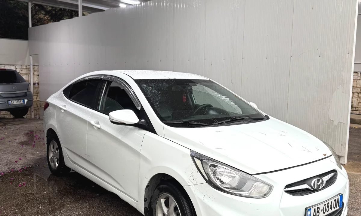 Makina ne shitje ne Tirane, Hyundai, 2013 Diesel,Kambio Automatik Pagesa 400,000  Leke.