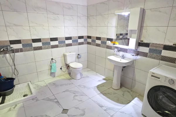 Shtepi me qera Apartament ne Tirane, 2+1, Mobilimi E mobiluar, Pagesa 50,000  Leke.