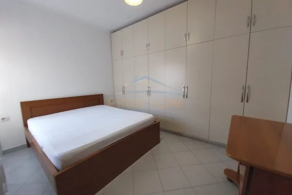 Shtepi me qera Apartament ne Tirane, 2+1, Mobilimi E mobiluar, Pagesa 450  Euro.