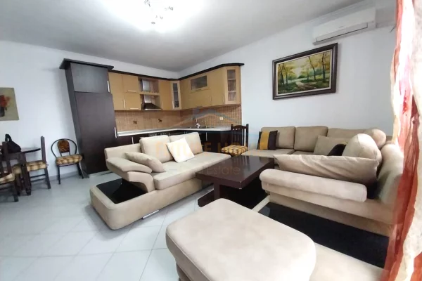 Shtepi me qera Apartament ne Tirane, 2+1, Mobilimi E mobiluar, Pagesa 450  Euro.