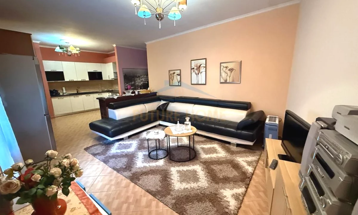 Shtepi ne shitje Apartament ne Tirane, 2+1, Mobilimi Pjeserisht e mobiluar, Pagesa 153,000  Euro.