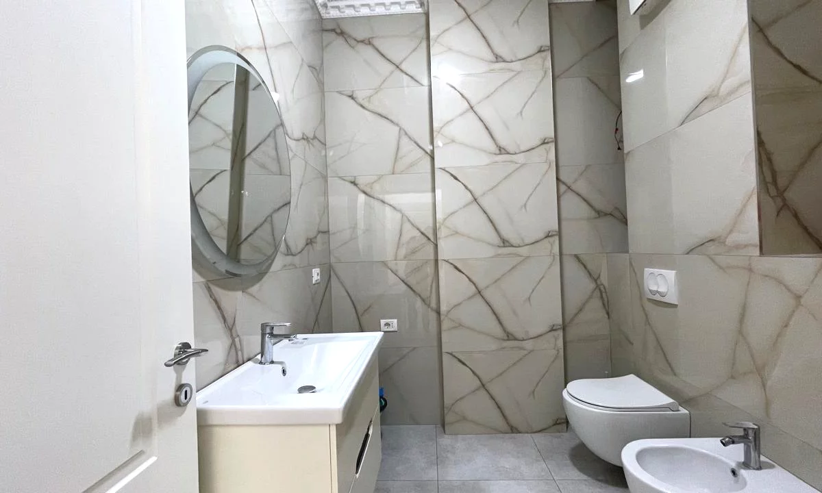 Shtepi me qera Apartament ne Tirane, 2+1, Mobilimi E mobiluar, Pagesa 80,000  Leke.