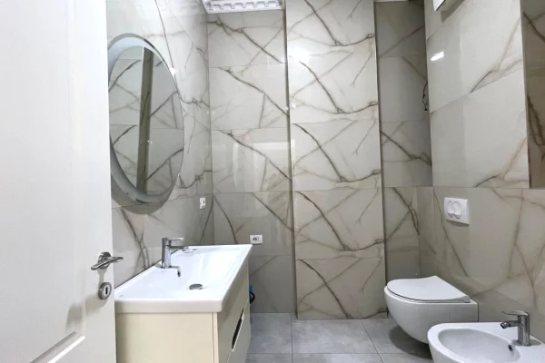 Shtepi me qera Apartament ne Tirane, 2+1, Mobilimi E mobiluar, Pagesa 80,000  Leke.