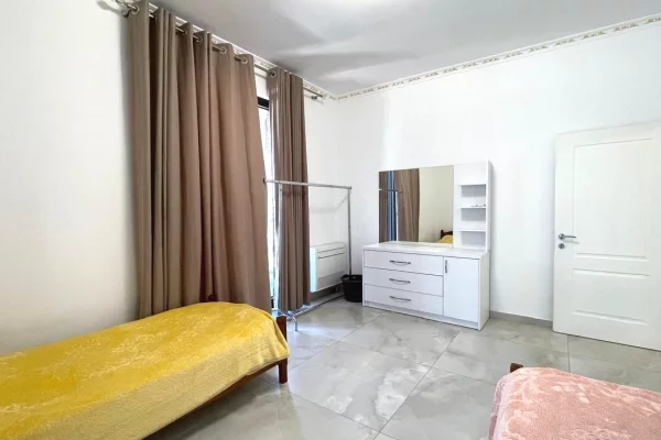 Shtepi me qera Apartament ne Tirane, 2+1, Mobilimi E mobiluar, Pagesa 80,000  Leke.