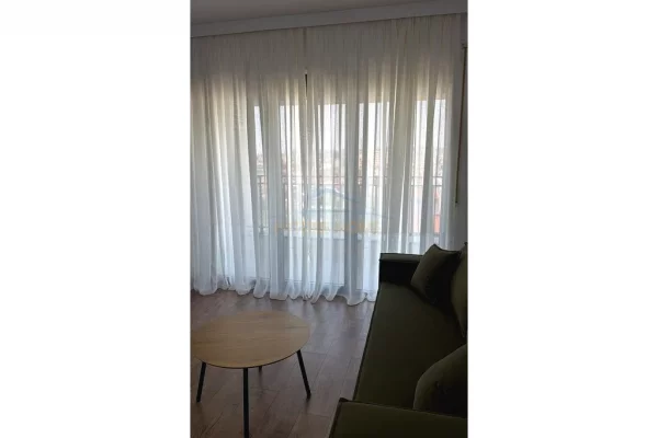 Shtepi me qera Apartament ne Tirane, 1+1, Mobilimi E mobiluar, Pagesa 650  Euro.