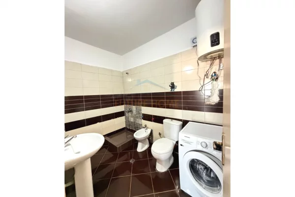 Shtepi me qera Apartament ne Tirane, 2+1, Mobilimi E mobiluar, Pagesa 550  Euro.