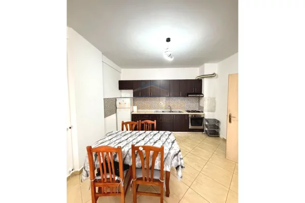 Shtepi me qera Apartament ne Tirane, 2+1, Mobilimi E mobiluar, Pagesa 550  Euro.