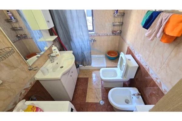 Shtepi me qera Apartament ne Tirane, 1+1, Mobilimi E mobiluar, Pagesa 55,000  Leke.