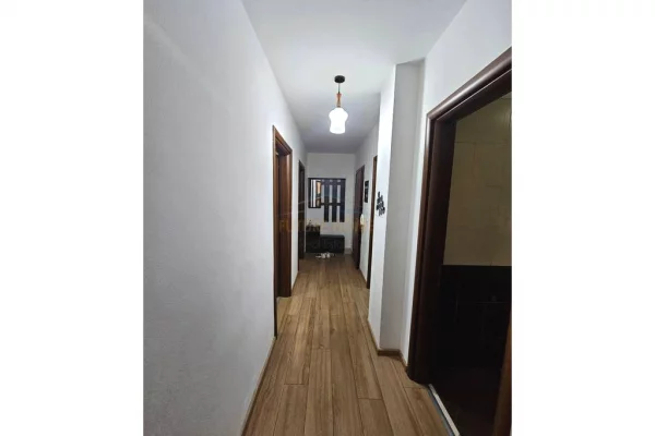 Shtepi me qera Apartament ne Tirane, 2+1, Mobilimi E mobiluar, Pagesa 55,000  Leke.