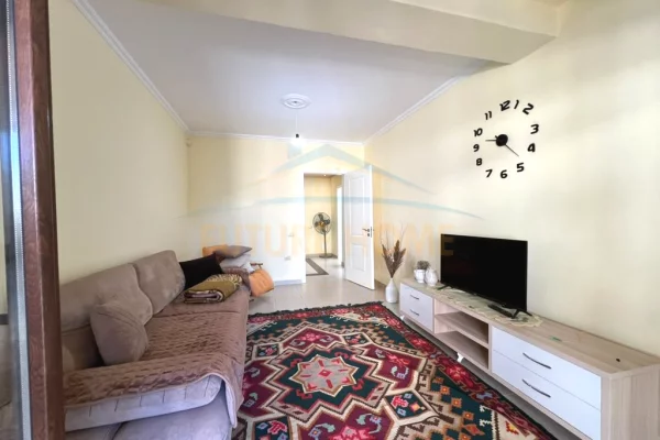 Shtepi me qera 4+1 ne Tirane - 85,000 Leke